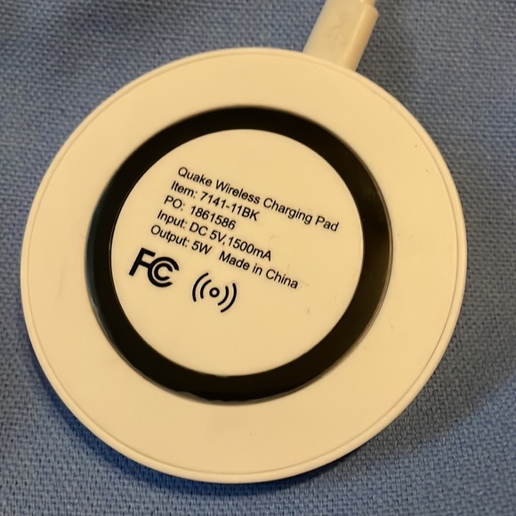 New Poshmark Wireless Charger Pad - Picture 4 of 4